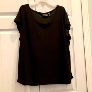 # NWOT 2XP Black travel fabric tee